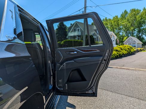 Used 2023 Cadillac Escalade Premium Luxury AWD/4WD image 12
