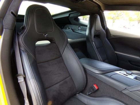 Used 2015 Chevrolet Corvette Z06 w/ 3LZ Preferred Equipment Group image 24