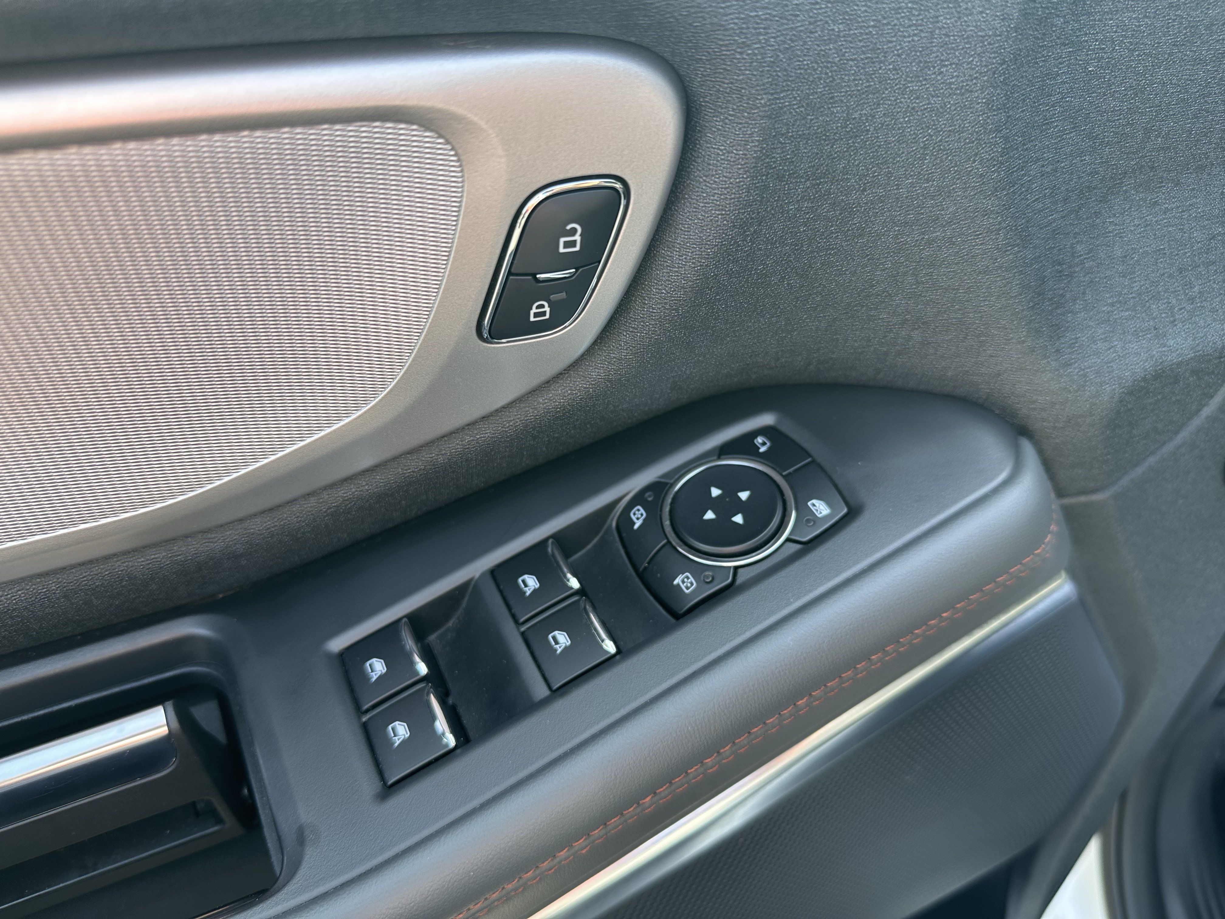Used 2025 Ford Expedition Active AWD/4WD image 18
