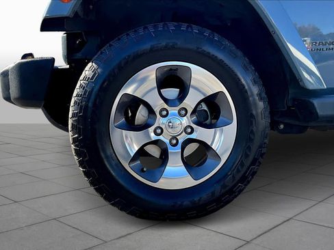 Used 2015 Jeep Wrangler Unlimited Sahara image 10