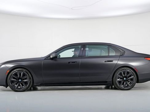 Used 2023 BMW i7 xDrive60 w/ Parking Assistance Package image 9