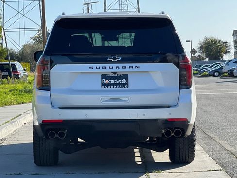 Used 2025 Chevrolet Suburban Z71 image 5