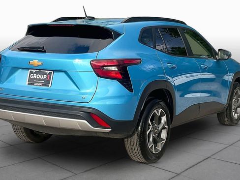 Used 2025 Chevrolet Trax LT FWD image 13