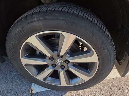Used 2025 Honda Pilot Elite image 30
