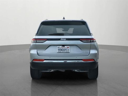 Used 2024 Jeep Grand Cherokee Laredo X image 5