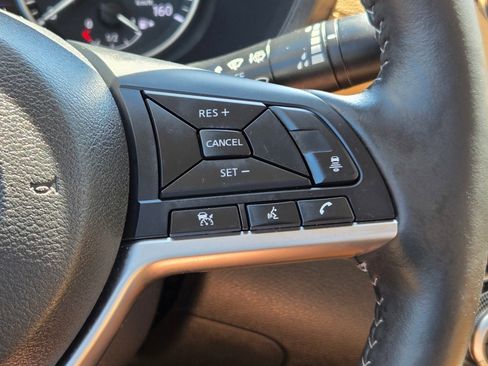 Used 2025 Nissan Sentra SV w/ SV Premium Package FWD image 31