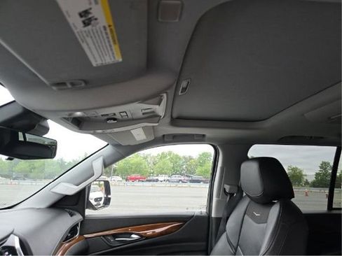 Used 2020 Cadillac Escalade Luxury AWD/4WD image 7