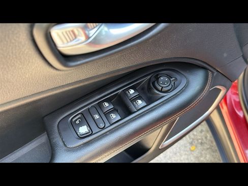 Used 2019 Jeep Compass Limited FWD image 8
