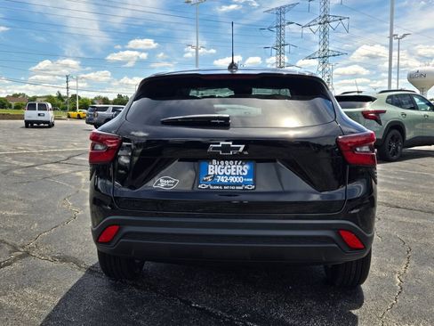 New 2026 Chevrolet Trax LS w/ LS Convenience Package FWD image 11