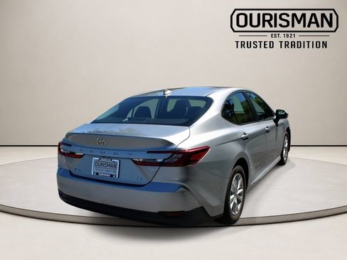Used 2025 Toyota Camry LE FWD image 9