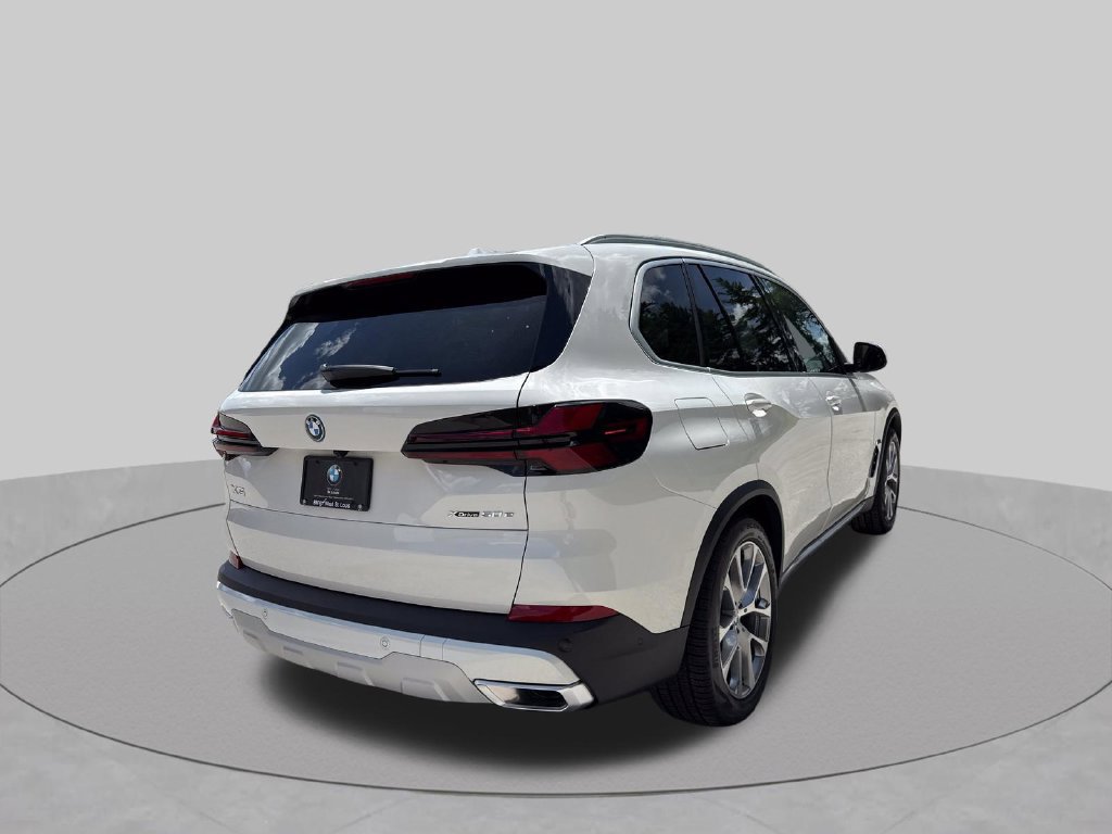 Used 2026 BMW X5 xDrive50e w/ Parking Assistance Package AWD/4WD image 5
