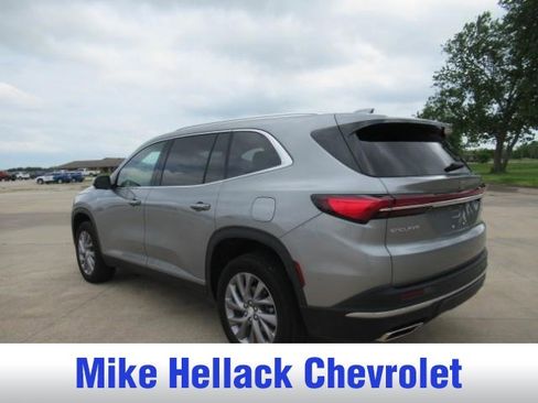 Used 2025 Buick Enclave Preferred FWD image 4