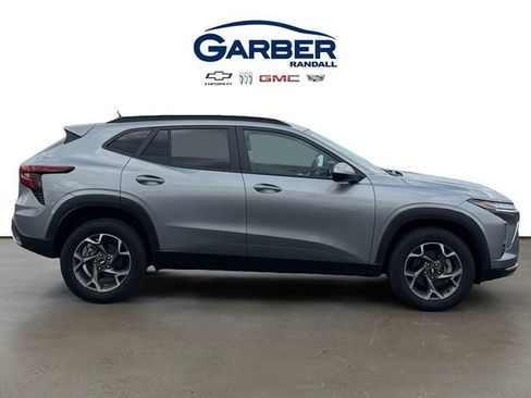 Used 2025 Chevrolet Trax LT w/ Driver Confidence Package FWD image 6