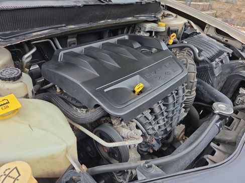 Used 2009 Dodge Avenger SXT FWD image 13