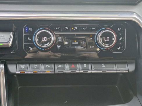 Used 2024 GMC Sierra 2500 Denali Ultimate image 39