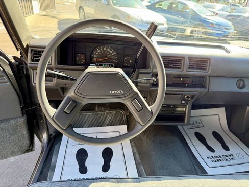 Used 1987 Toyota Pickup Deluxe image 9