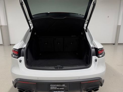 Certified 2026 Porsche Macan AWD/4WD image 11