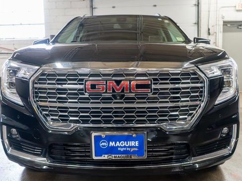 Used 2022 GMC Terrain Denali w/ Denali Premium Package AWD/4WD image 3