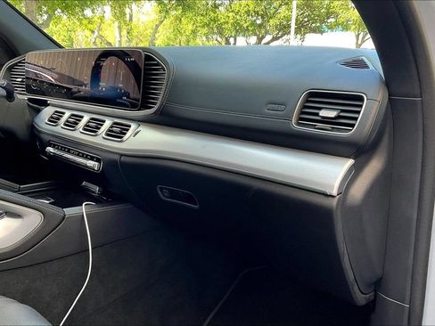 Used 2025 Mercedes-Benz GLS 450 4MATIC image 25