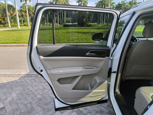 Used 2019 Volkswagen Atlas SEL Premium AWD/4WD image 34