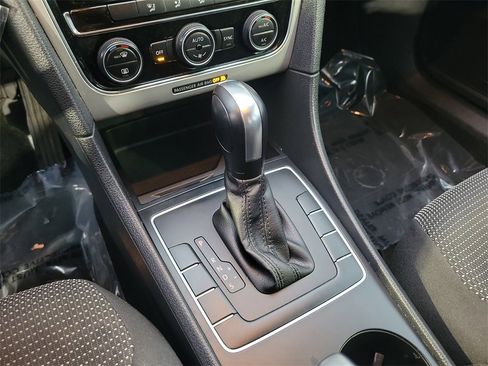 Used 2017 Volkswagen Passat 1.8T S image 22