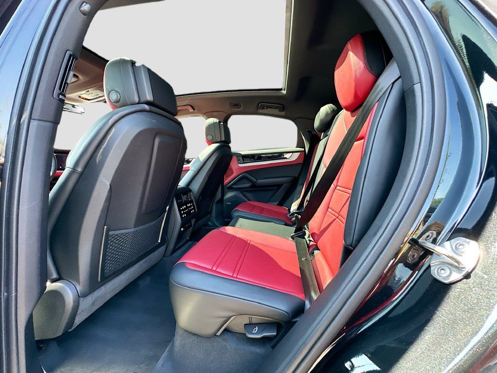 Certified 2026 Porsche Cayenne S AWD/4WD image 24
