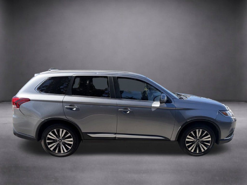 Used 2020 Mitsubishi Outlander SE FWD image 16