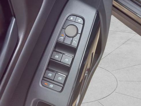 New 2026 Nissan Pathfinder SV w/ SV Premium Package FWD image 9