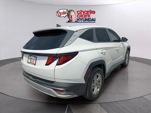Used 2025 Hyundai Tucson SE FWD image 3