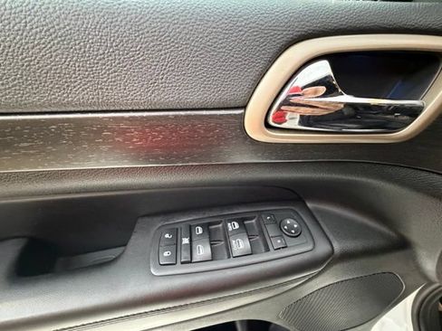 Used 2015 Jeep Grand Cherokee Altitude AWD/4WD image 26
