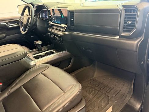 Used 2024 Chevrolet Silverado 1500 LTZ AWD/4WD image 19