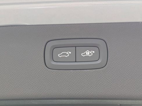 New 2026 Volvo XC90 B6 Plus w/ Protection Package Premier image 16