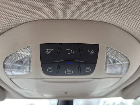 Used 2024 Chrysler Pacifica Limited FWD image 28