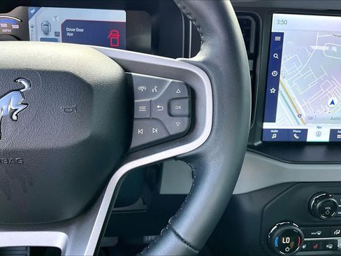 Used 2023 Ford Bronco Badlands image 25