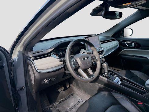 Used 2024 Jeep Compass Limited image 9