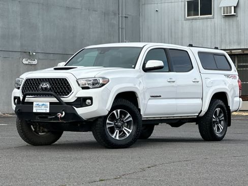 Used 2019 Toyota Tacoma TRD Sport image 1
