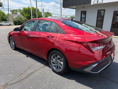 Used 2024 Hyundai Elantra SEL FWD image 7