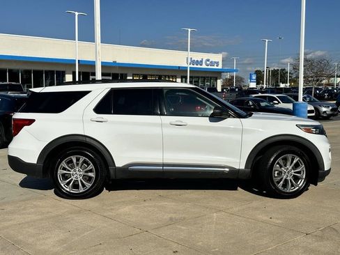 Used 2020 Ford Explorer XLT w/ Equipment Group 202A image 5