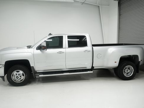 Used 2017 Chevrolet Silverado 3500 LTZ w/ Duramax Plus Package AWD/4WD image 6