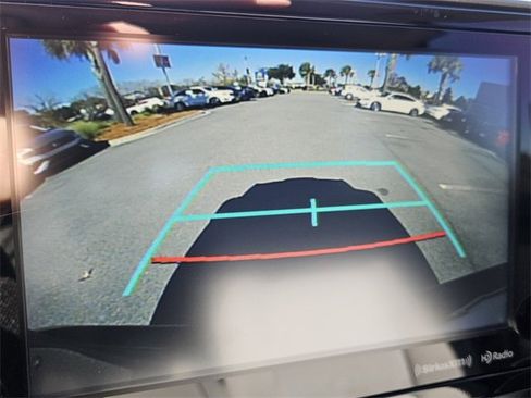 Used 2021 Toyota Highlander LE image 9