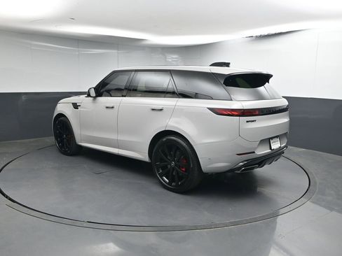 Used 2025 Land Rover Range Rover Sport Dynamic SE image 3