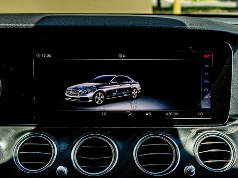 Used 2018 Mercedes-Benz E 300 4MATIC image 15