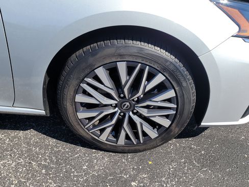 Used 2024 Nissan Altima 2.5 SV image 9