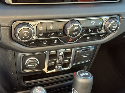 Used 2024 Jeep Wrangler Sahara w/ Technology Group image 35