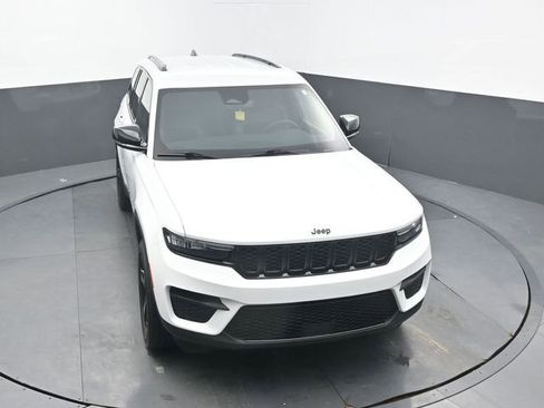 Used 2022 Jeep Grand Cherokee Altitude image 57