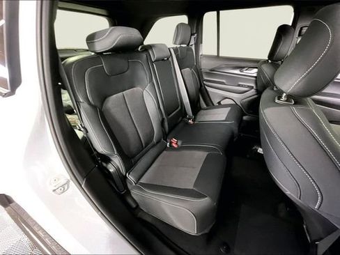 New 2026 Jeep Grand Cherokee Laredo image 11