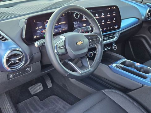 Used 2025 Chevrolet Equinox EV LT w/ Convenience Package image 9