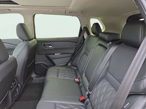 New 2026 Nissan Rogue Platinum AWD/4WD image 10