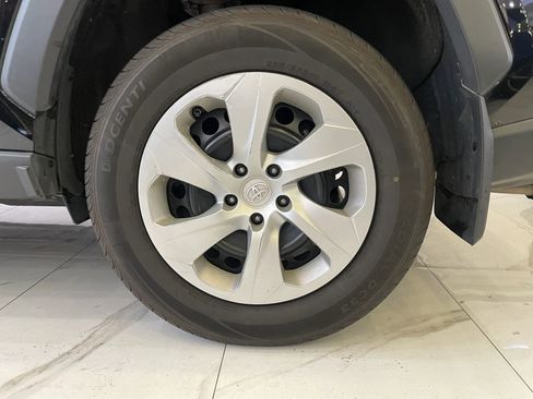 Used 2021 Toyota RAV4 LE AWD/4WD image 31