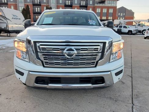 Used 2022 Nissan Titan SV w/ SV Convenience Package image 2